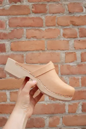 Elsa Classic Natural Leather Clogs